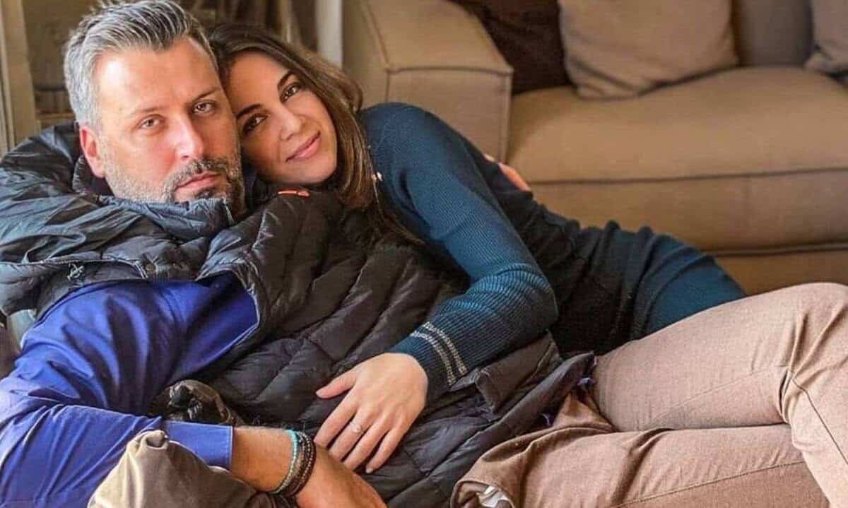 Συγκινεί ο Καλλιάνος για την αποβολή της γυναίκας του: “Υπήρχε κάποιο πρόβλημα µε το έμβρυο και εκ των υστέρων μάθαμε πως ήταν αγοράκι”