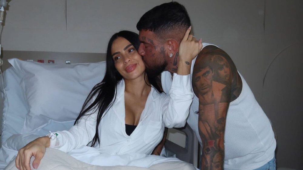 Snik: Η σύντροφός του δείχνει το σώμα της 2 εβδομάδες μετά την καισαρική- Ποζάρει με την κόρη τους