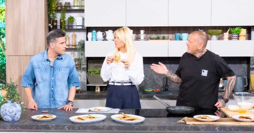 Δημήτρης Σκαρμούτσος: Τηγανίτες με φέτα και μέλι  (Video)