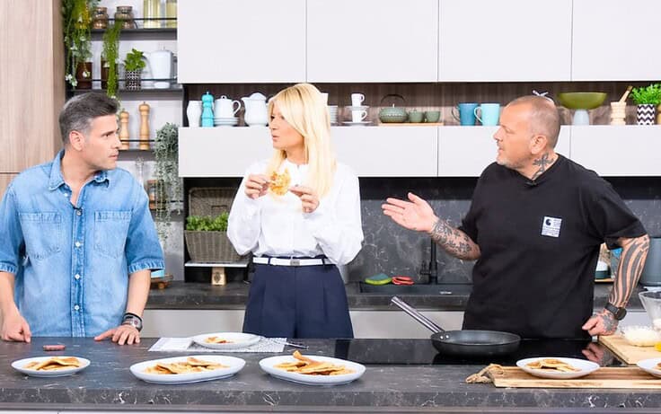 Δημήτρης Σκαρμούτσος: Τηγανίτες με φέτα και μέλι  (Video)