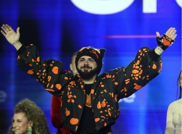 Akylas: Δεν φαντάζεστε σε ποια σειρά εισβάλλει λίγο πριν τη Eurovision!