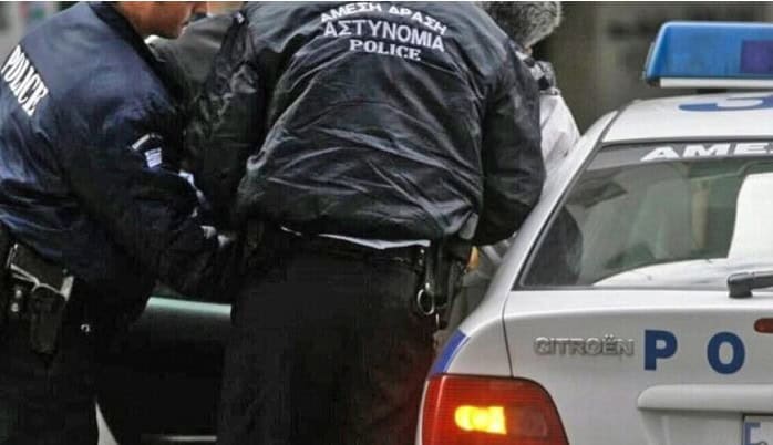Συνελήφθη η 26χρονη εγγονή πασίγνωστου πολιτικού και πρώην παίκτρια ριάλιτι μόδας για κατοχή ναρκωτικών