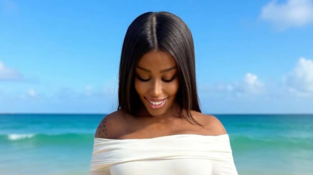 Ελίζαμπεθ Ελέτσι: Ανακοίνωσε την εγκυμοσύνη της με elegant maternity εμφάνιση στην παραλία