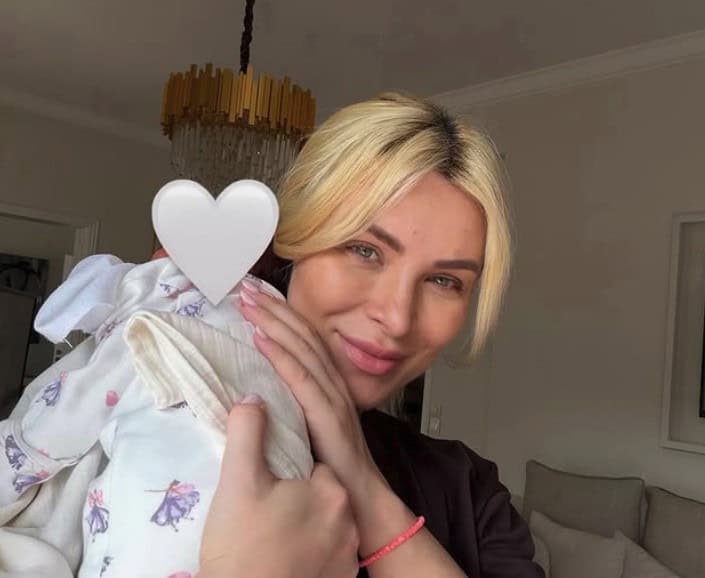 Κατερίνα Καινούργιου: Η κόρη της έγινε  δύο εβδομάδων! Το τρυφερό μήνυμα (Φωτογραφία)