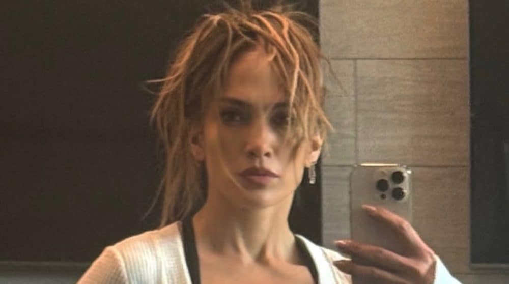 Jennifer Lopez: Το sporty chic look στο γυμναστήριο που αποδεικνύει πως το athleisure είναι πάντα τάση