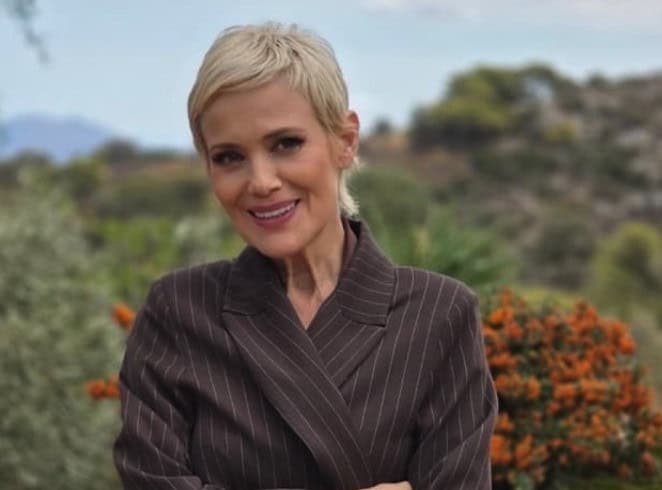 Κωνσταντίνα Μιχαήλ: Η ατάκα για τη μητρότητα που θα συζητηθεί – «Εσείς θα αλλάζετε πάνες κι εγώ θα πίνω κοκτέιλ στο νησί»