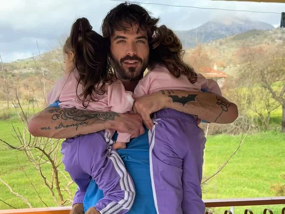 Άρης Μουγκοπέτρος: «Χρωστάω σε όποιον μιλάει ελληνικά» (video)