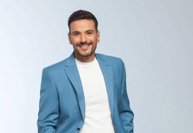 Κώστας Τσουρός: Αυτός είναι ο παρουσιαστής που έπαιξε ξύλο με τον φίλο του σε club της Νάξου