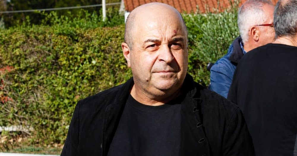 Μάρκος Σεφερλής: Στα δικαστήρια με τον κουμπάρο του για υπεξαίρεση 350.000 ευρώ. “Μεγαλώσαμε μαζί, είμαστε φίλοι 40 χρόνια”. Όλη η κατάθεση του
