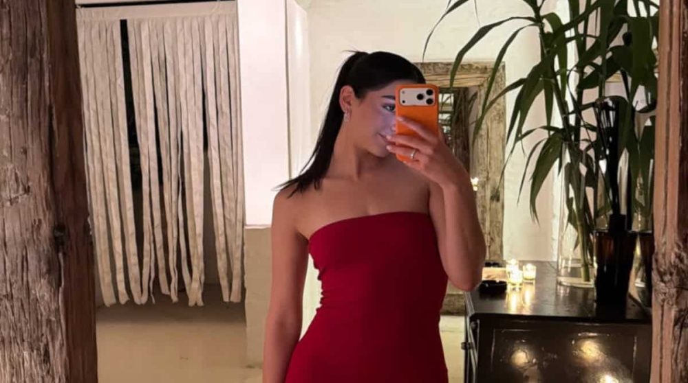 Η Μελίνα Νικολαΐδη φόρεσε το απόλυτο red dress του καλοκαιριού και το Instagram παραληρεί
