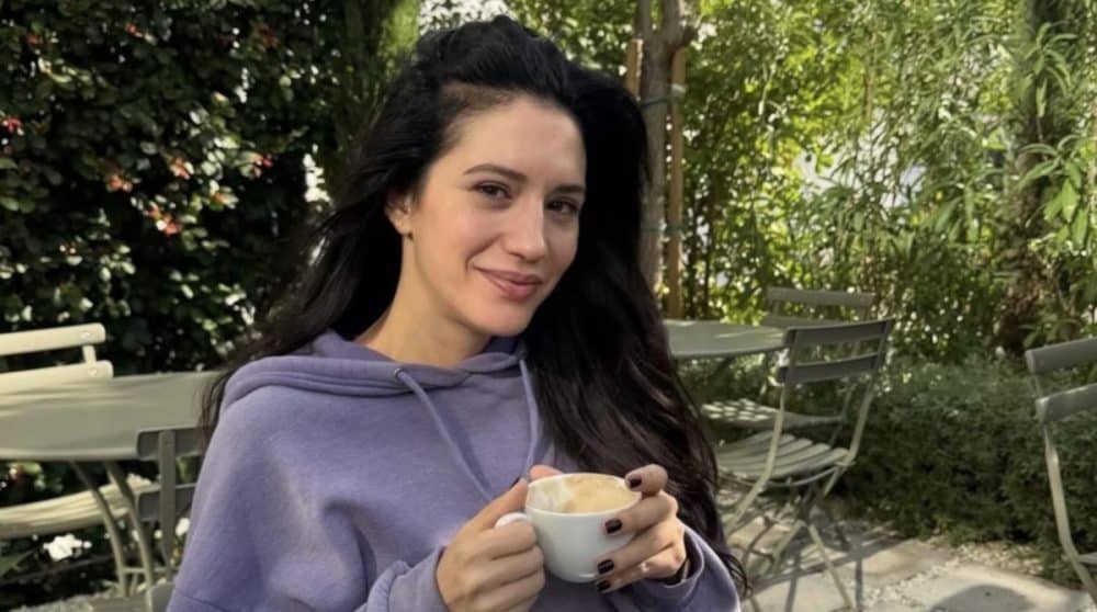Η Ελένη Βαΐτσου έκανε το πιο effortless sporty look δίπλα στη θάλασσα και απέδειξε πως το athleisure παραμένει κορυφαία τάση