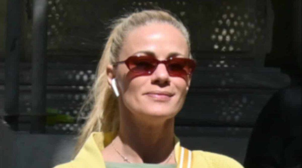 Η Ζέτα Μακρυπούλια παρέδωσε μαθήματα city chic – Το casual look που έκλεψε τις εντυπώσεις
