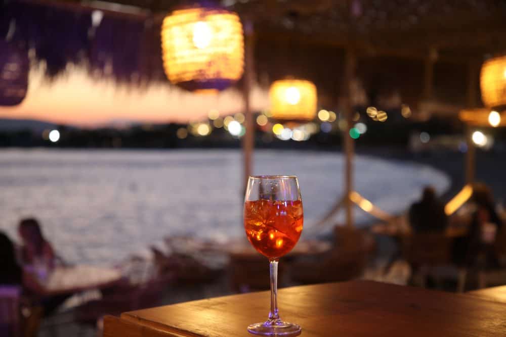 «Ellados Eikones»: Γεύσεις που ξεχωρίζουν με φόντο το μαγευτικό ηλιοβασίλεμα της Αθηναϊκής Ριβιέρας