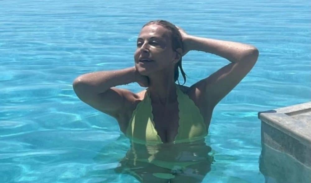 Αλεξάνδρα Παλαιολόγου: Η φωτογραφία με κίτρινο μπικίνι που προκάλεσε “χαμό” – Τα μυστικά της σιλουέτας της