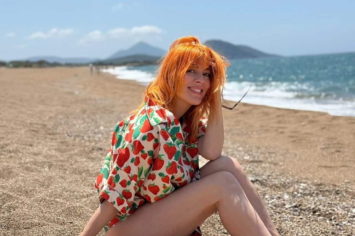 Σμαράγδα Καρύδη: Η φωτογραφία με μπικίνι που “τρέλανε” το Instagram – Το μυστικό της φόρμας της