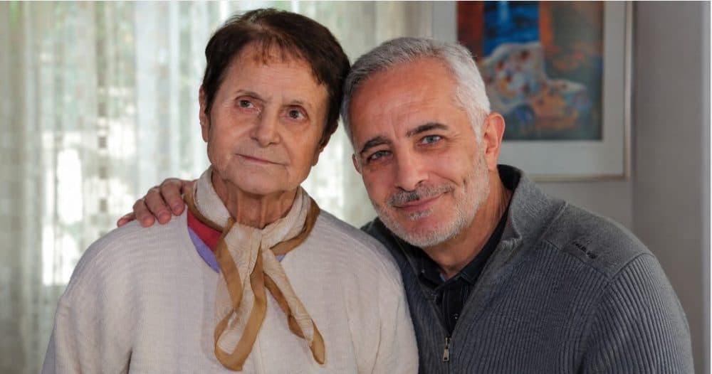Πέθανε η μητέρα του Σωκράτη Αλαφούζου: «Έφυγε τη μέρα που γύρισα από την Αμερική», έγραψε