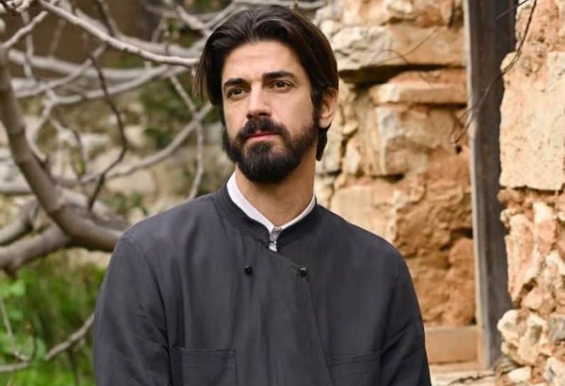 Δημήτρης Γκοτσόπουλος: Μετά το τέλος του “Άγιου Έρωτα” “πέταξε” τα ράσα και… (Video)