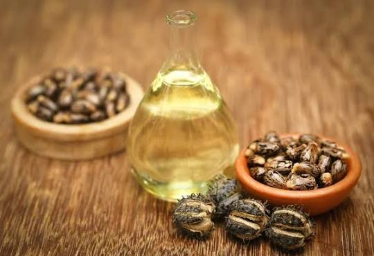 Καστορέλαιο (Castor Oil): Τα οφέλη του για το δέρμα και τα μαλλιά