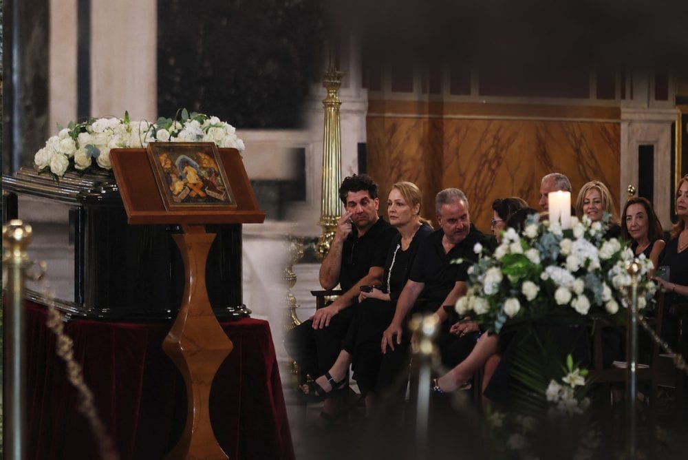 Κοντού: Σε κλίμα οδύνης η κηδεία της– Απαρηγόρητοι ο ανιψιός και οι φίλοι της (Φωτογραφίες)