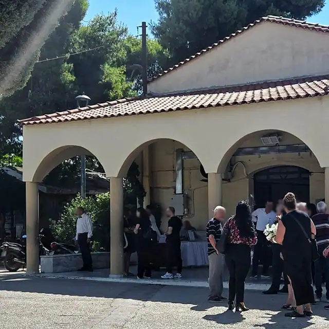 Συγγενείς και φίλοι λένε «αντίο» στον Σταύρο Γεωργίου – Συγκίνηση στην κηδεία του ποινικολόγου
