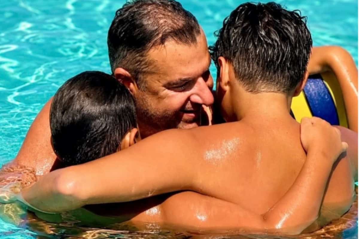Έγινε και πάλι παιδί ο Λιάγκας! Οι ξένοιαστες βουτιές με τους γιους του