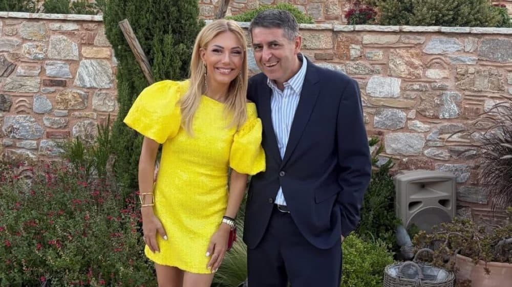 Γιώργος Μυλωνάκης: Χαμογελά ξανά στο πλευρό της Τίνας Μεσαρροπούλου- Η νέα κοινή τους φωτογραφία σε δεξίωση
