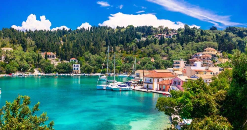 Παξοί: Ένας «παράδεισος» κρυμμένος στο Ιόνιο. Πως θα πάτε που θα μείνετε (video)