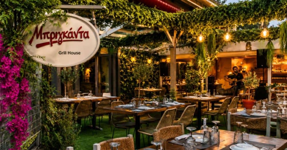 Η Μπριγκάντα στην Πεύκη ψήνει το καλύτερο συκώτι της Αθήνας. Ένας γευστικός προορισμός σε μια από τις πιο όμορφες αυλές της πόλης