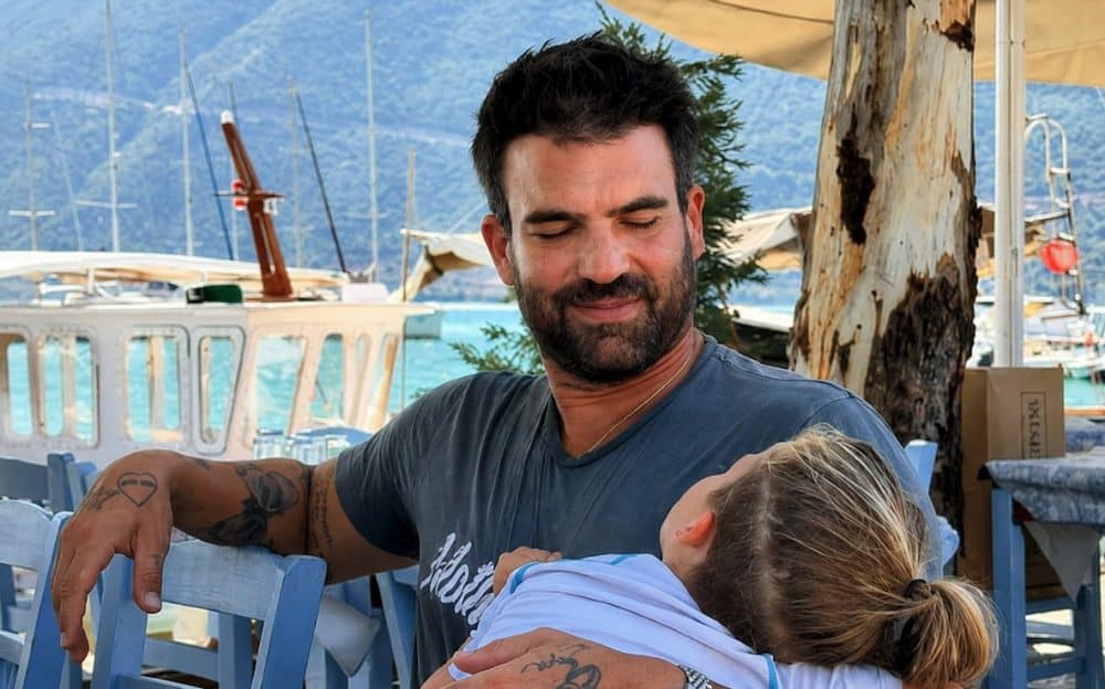 Αλεξάνδρου: Αυτή είναι η νταντά του Πάρη – Μαζί τους στην Κύθνο και η Ελληνίδου (Φωτογραφίες)