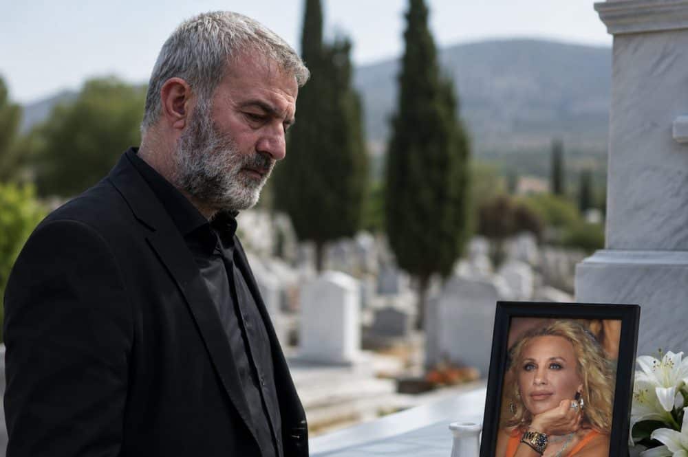 Λύγισε ο Τραϊανός Δέλλας: Η απόφαση που πήρε αμέσως μετά το τρίμηνο μνημόσυνο της Γωγώς