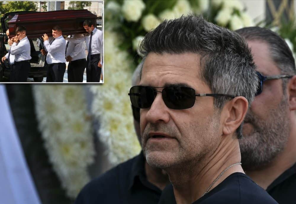 Κηδεία Κόκοτα: Με μαύρα γυαλιά έκρυβε τα δάκρυα του ο Φοίβος- Τι συνέβη κατά την ώρα της εξόδιου ακολουθίας (Φωτογραφίες)