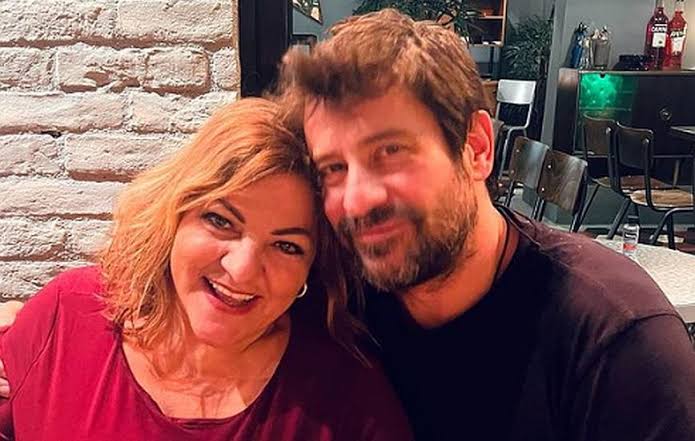 24 χρόνια μετά το «Είσαι το Ταίρι μου»: Η Βίκυ Σταυροπούλου και ο Αλέξης Γεωργούλης ξανά στη μηχανή