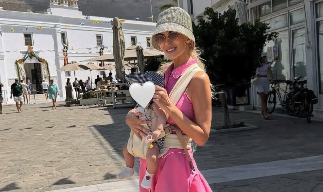 Λιώσαμε! Κατερίνα Καινούργιου: Η γιαγιά της συνάντησε για πρώτη φορά την 4 μηνών Ξένια (Φωτογραφία)