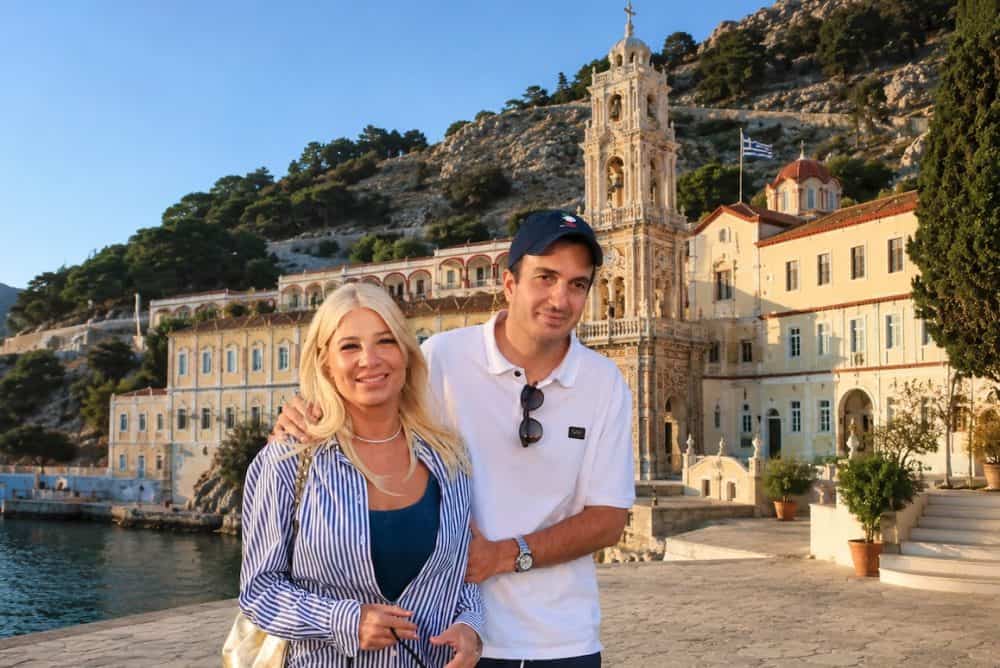 Στη Σύμη η Σκορδά: Οι προσευχές στον Πανορμίτη για τον γάμο της με τον Αλέξανδρο-«Επιτέλους…»