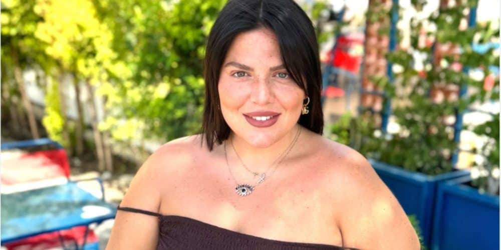 Δανάη Μπάρκα: Δείχνει την κοιλίτσα της και ποζάρει στη θάλασσα. “Ήλιοβασίλεμα, ερημιά κι αγάπη” (photos)