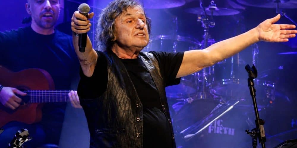 Θλίψη. Ο Βασίλης Παπακωνσταντίνου ακυρώνει τις συναυλίες του λόγω σοβαρού προβλήματος υγείας. Η ανακοίνωση