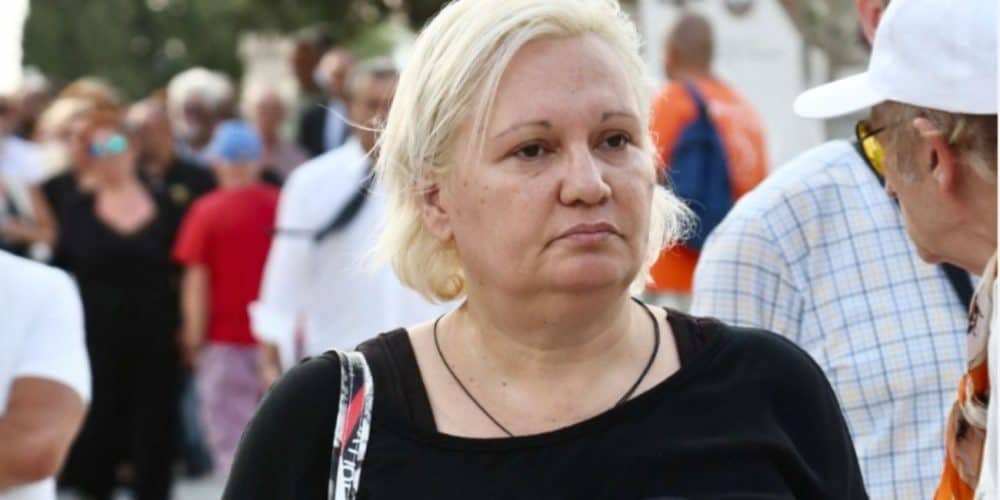 Καίτη Φίνου: Εσπευσμένα στο νοσοκομείο με φρικτούς πόνους. “Πονάω, υποφέρω” (video)