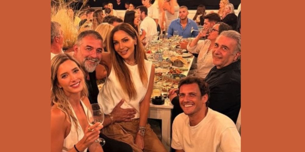 Δέσποινα Βανδή – Βασίλης Μπισμπίκης: Γλέντι στην Αντίπαρο με Λαζόπουλο, Σβήγκο και Καλογεροπούλου (photos)
