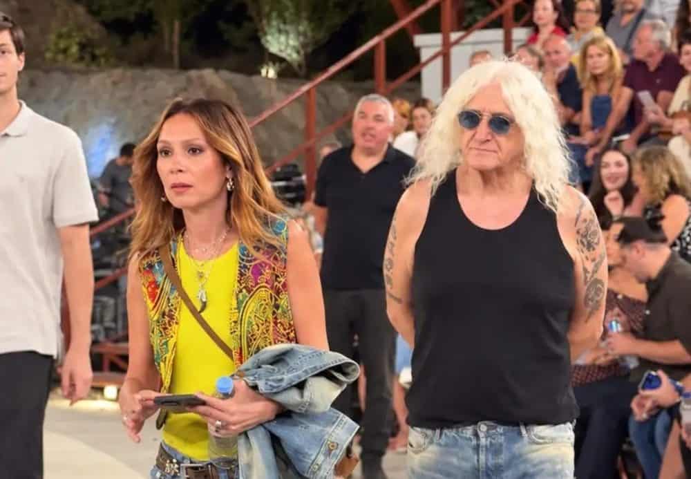 Καρβέλας: Σπάνια κοινή εμφάνιση με την Έλενα Φερεντίνου – Τρελά ερωτευμένος ο 75χρονος συνθέτης (φωτογραφίες)