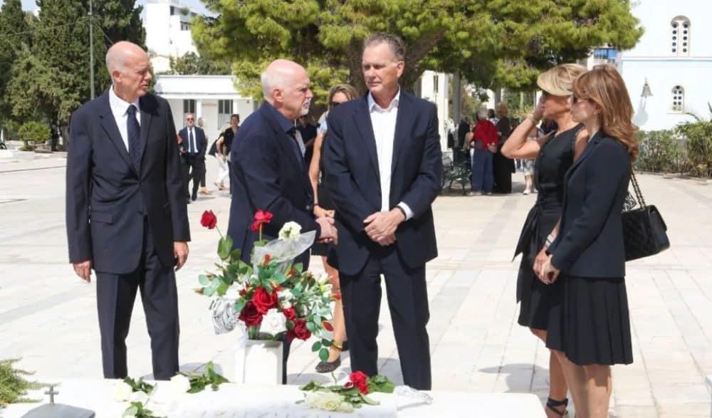 Μαργαρίτα Παπανδρέου: «Αύριο θα σε σκορπίσουμε στην αγαπημένη σου θάλασσα» – Ράγισαν καρδιές οι επικήδειοι των παιδιών της