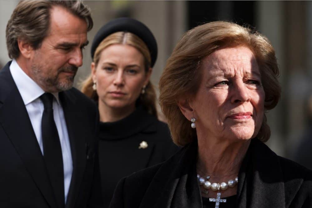 Συντετριμμένη η Άννα Μαρία στην κηδεία του “αδερφού” της : Βράχοι στο πλευρό της Νικόλαος και Αλεξία (Φωτογραφίες)