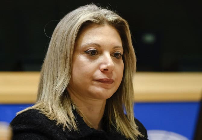 Σάλος με την Καρυστιανού: Βρέθηκε «απαγορευμένο» μηχάνημα στο ιατρείο της – Τι είναι η «κβαντική ιατρική» που εφαρμόζει