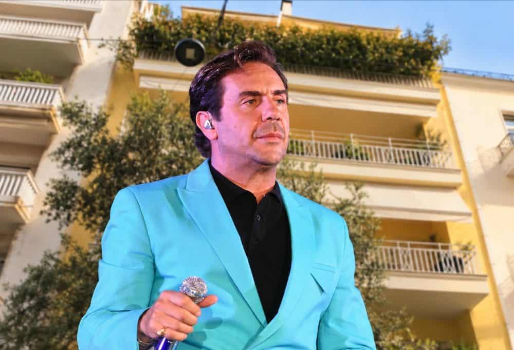 Ντοκουμέντο! Σοκάρει η εικόνα του αναίσθητου Μαζωνάκη έξω από την κλινική στο Κολωνάκι-“Κρατούσαν απινιδωτή και…” (Video)