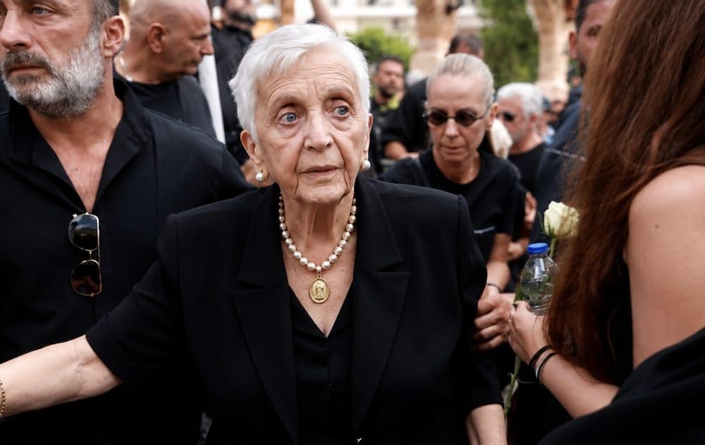 Σπαρακτικό! Μαζωνάκης: Αυτό ήταν το τελευταίο δώρο που έκανε στη μητέρα του – Η συμβολική κίνηση της κυρίας Κλειώς που δεν κατάλαβε κανείς