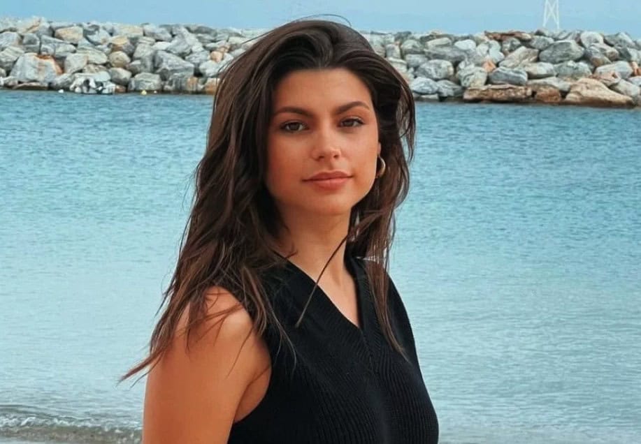 Έκπληξη! Δανάη Παππά: Ποζάρει με φουσκωμένη κοιλίτσα δίπλα στη θάλασσα-“Με το καλό” (Φωτογραφία)