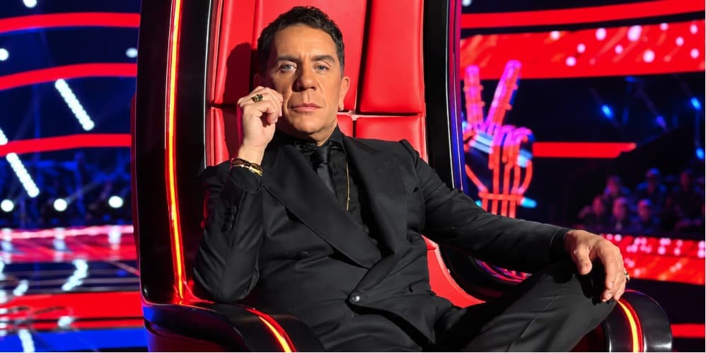 Γιώργος Μαζωνάκης: Το «The Voice» αλλάζει πρεμιέρα – Το συγκινητικό αφιέρωμα και η καρέκλα που μένει κενή (video)