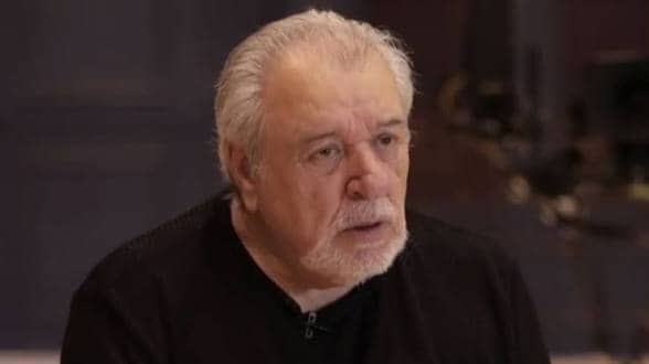 «Κεραυνοί» Χαλκιά: «Δεν υπάρχουν πια Μπιθικώτσηδες, Θεοδωράκηδες, Χατζιδάκιδες – Τώρα υπάρχει ο Φοίβος, ο Καρβέλας»