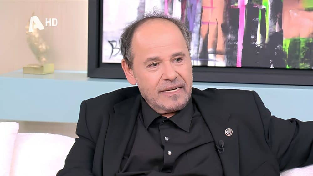 Πρώτη φορά! Ο Αλέξανδρος Ρήγας αποκαλύπτει γιατί ντύνεται πάντα στα μαύρα