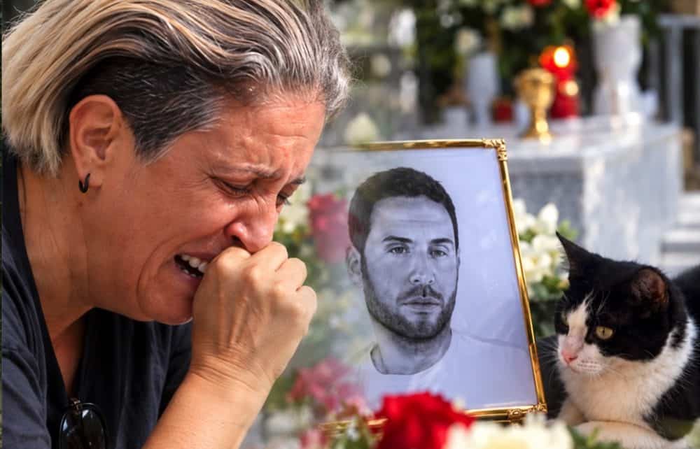 «Τέλος ο μικρός Μάιλο»: Σπάραξε η Μαρία Μαζωνάκη πάνω από το μνήμα-«Χάθηκε η ψυχή του αδερφού μου»