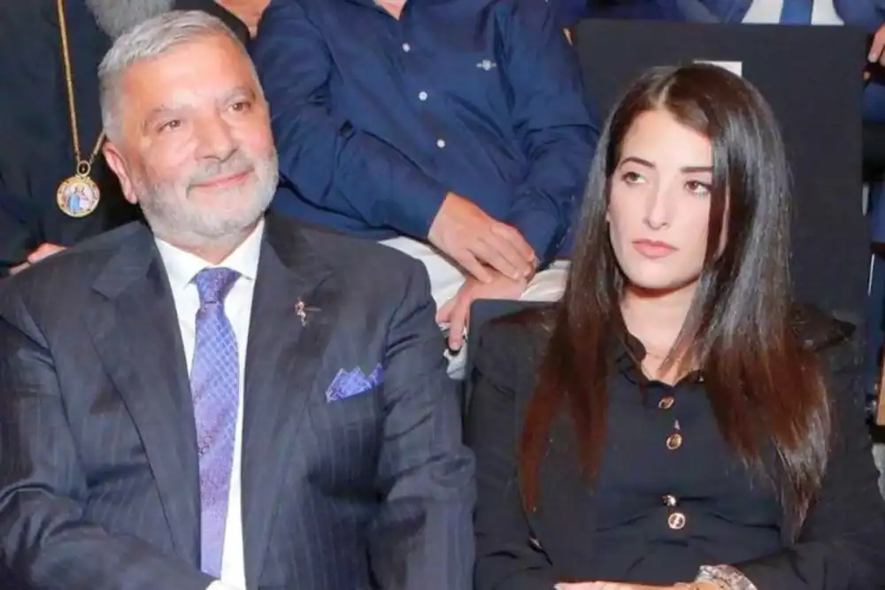 Έχει πάρει φόρα ο Πατούλης: Έγκυος ξανά η συζυγός του Νάνσυ Κοιλού